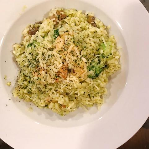 您的小幫手久安娜 - 蝦仁青醬燉飯