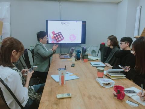 瀚瑄有限公司/許渟侑 - 與廣告公司合作會議demo