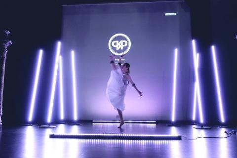 PSquare媒體實驗室 - 瑞典斯德哥爾摩藝穗節 | LED燈光裝置 + 穿戴式裝置 多媒體舞蹈演出