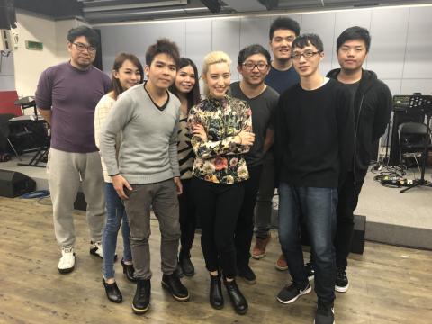 楊忠盛 - 合作藝人:Lara梁心頤