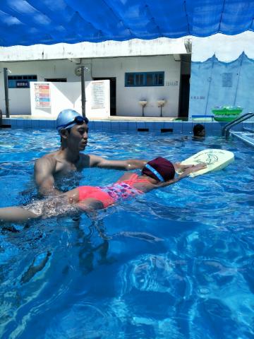 陳哲洋 - 初級游泳教學