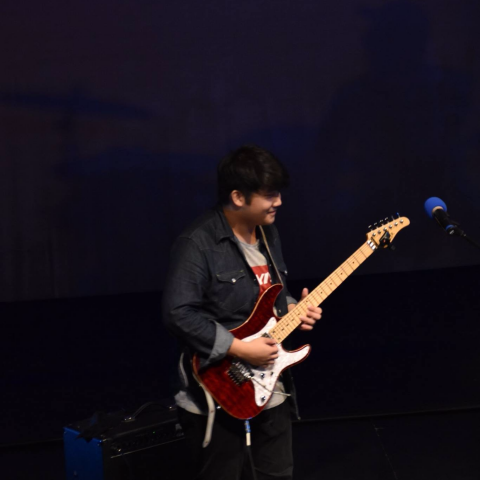 許鈞翔(木/電吉他教學/樂團演出) - 