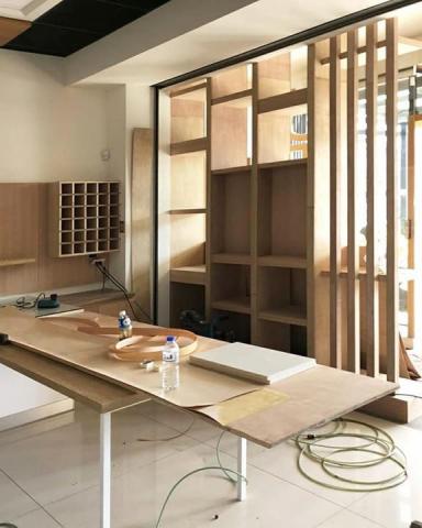 乾品帝室內設計 - 早安～小編帶來新的案件進度，木作隔柵，利用巧思還能壁掛電視，走線槽，照圖施做，3D擬真渲染，歡迎私訊，喜歡就幫忙按讚分享唷，有驚喜價～
#商業空間規劃
#古樸感
#老技術新思維的整合
#工程進度
#歡迎預約