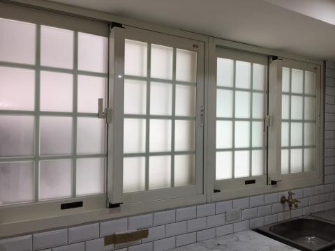 立翔國際鋼鐵鋁設計有限公司 - 氣密隔音格子窗