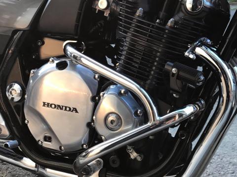 泰友構思工作室 - 外型 功能 材質 兼備的重機車身保護桿，設計開發製造。