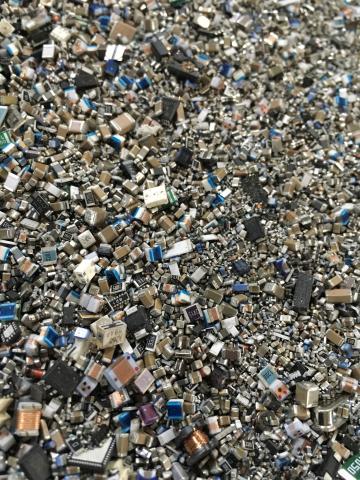 宏岳興業有限公司 - 主被動元件回收
(呆料、庫存料、報廢料、製程廢料)