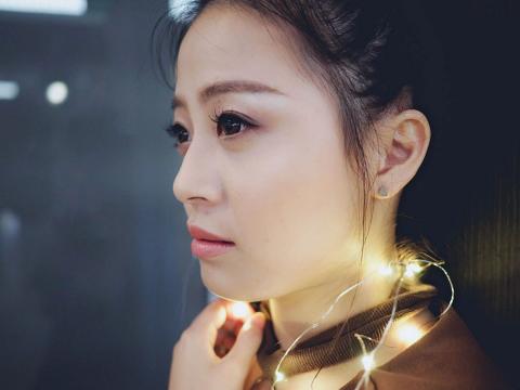 N&agrave;na Make-&uuml;p & Haǐr Design - 