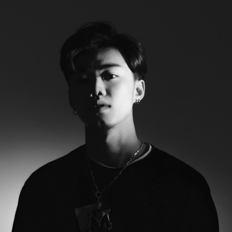 提供藝術品服務的專家小梁