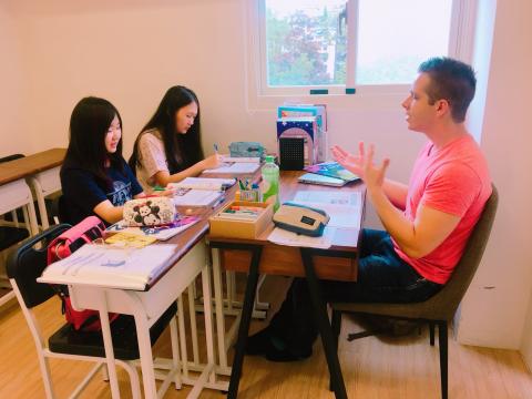 Henry老師（逆風文化教育顧問團隊） - 外師1-2 暑期聽說衝刺課程