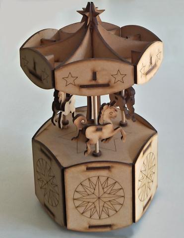 金昌廷 - 雷射切割的組合音樂盒-旋轉木馬
材質:松木密集板(厚3mm)