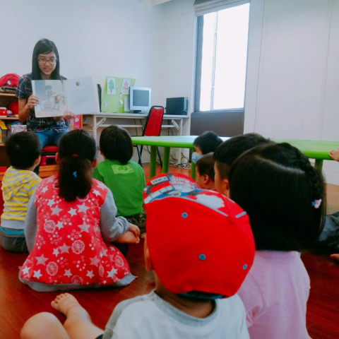 林芷凡 - 在幼兒組講故事給孩子聽