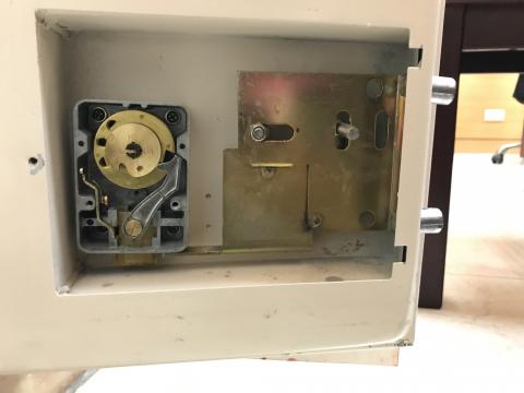 角鋼貨架倉儲&金庫設備 - 密碼鎖