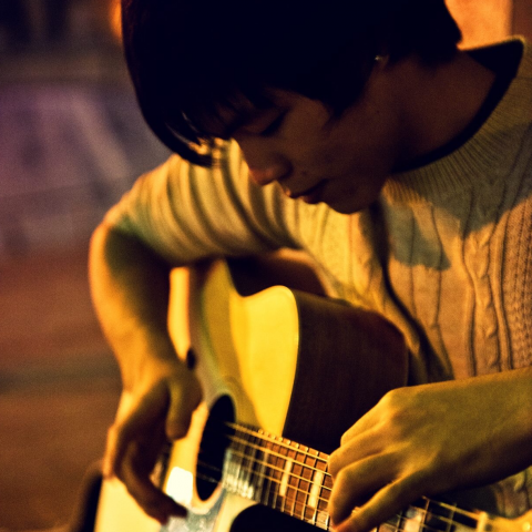 提供吉他店台北服務的專家Johnnie 音樂教室