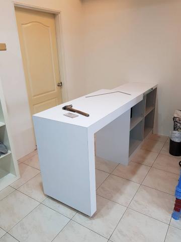 陳文德 - 這是一張伸縮桌，無論家庭聚餐或是兒童派對，都很實用又節省空間