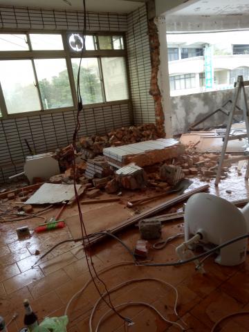 專業拆除打石 - 八吋磚牆打除3