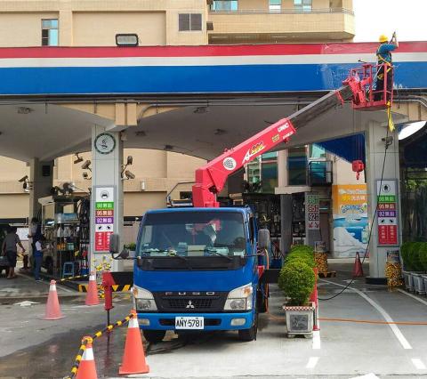 明德水電吊卡車工程 - 清洗招牌