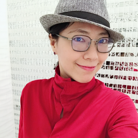 何珊珊整體造型