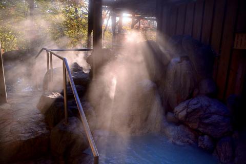 老蔡旅遊攝影工作室 - 跟著 老蔡旅遊攝影出國   泡溫泉賞日出人生一大享受