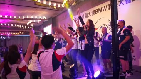 賀本音樂設計有限公司 - BMW車聚年輕流行歌手帶動跳 賀本音樂設計有限公司 - BMW車聚年輕流行歌手帶動跳