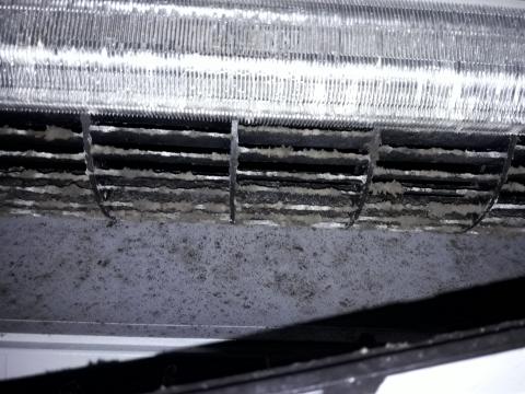 美福居家、冷氣清潔 - 冷氣室內機清潔前