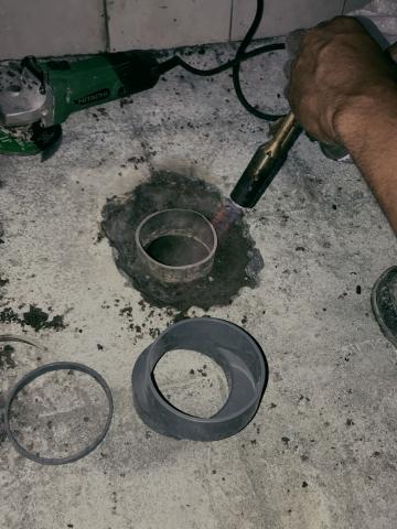 棡鴻工程社 - 廁所漏水/馬桶排水管位子不對稱/排水管旁有太多空隙/重新改管/重新填縫