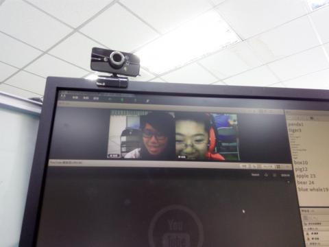 唐德愛 - 參與扶輪社遠距教學時實情