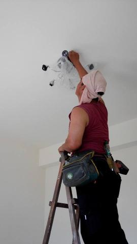 德意建材有限公司 - 室內燈具安裝