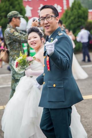 Mofey - 陸軍聯合婚禮