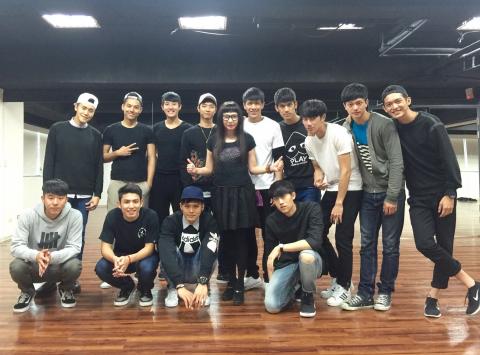 Crystal水晶老師 - 曾指導：Catwalk凱渥男子新人團體