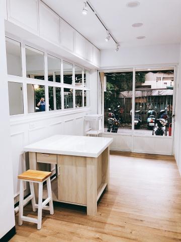 弘宇系統櫃 - 由內往外拍
 弘宇系統櫃 - 由內往外拍