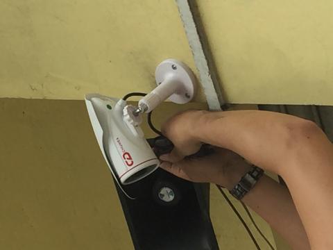 智慧守護家-監視器弱電總機-范聖揚 - 幫客戶更換AHD200萬攝影機