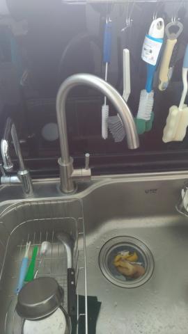 凱圳 - 臺面式不鏽鋼304冷熱水龍頭。