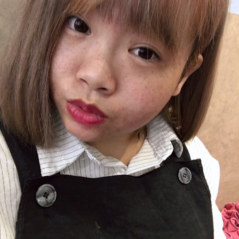 提供美髮剪刀服務的專家劉佳娟