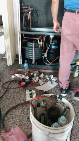 余柏毅 - 銅管漏冷媒查漏
找到焊起來 從灌！