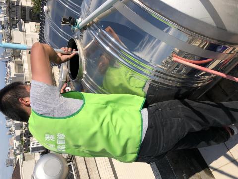 潔德美有限公司 - 青年洗水塔，展現活力充沛的體力與專業技術的能力