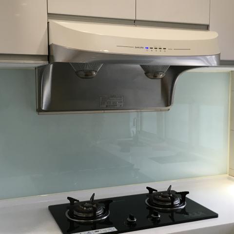 正御實業社 - 廚房玻璃