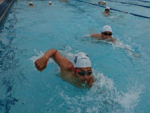 道格 - 游泳教練/練習
