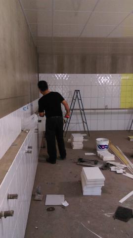 德意建材有限公司 - 學校廁所隔間工程