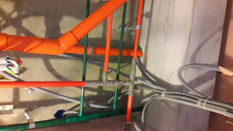 品興工程行 - 排水  冷熱水配置