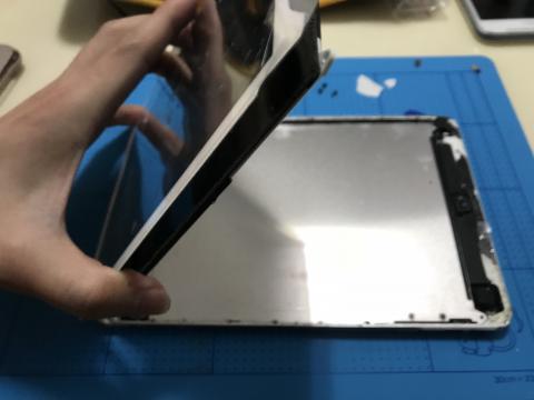 極易修科技有限公司 - iPad mini 觸控玻璃破裂/顯示異常維修