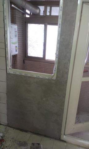 杰魄油漆個人工作室 - 水泥攪白土幫她把粗面的坑坑洞洞修補起來