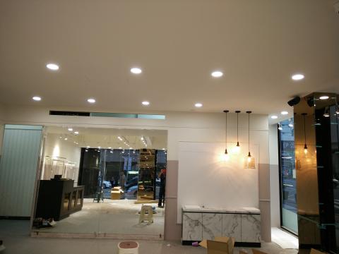 水電裝修 - 店面裝修，電燈安裝一式