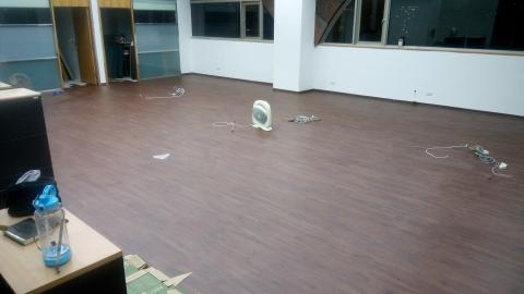 嶺頭裝潢（張家睿） - 長條塑膠地磚