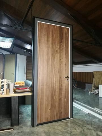 Brocolli家飾服務 (門窗地材壁材) - 後立式門框 實木原木皮門板(黑框)