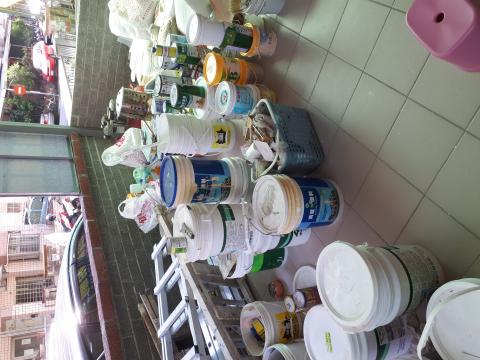 金玉滿堂  油漆 防水 工程 - 住家 前陽台 的 油漆工具材料 和招牌