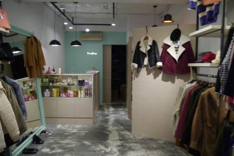 家茂裝潢 - 永康街的服飾店裝潢。2周內快速完工