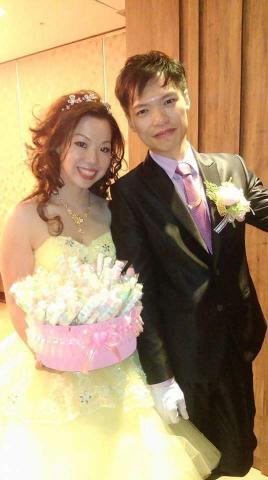 鈺蓁新秘 - 新郎新娘要再一次進場發可愛的小禮物 嘍！