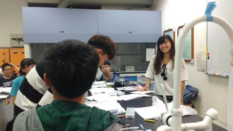 張祐寧 - 與同學相處和協融洽且經驗豐富
(我是右1)