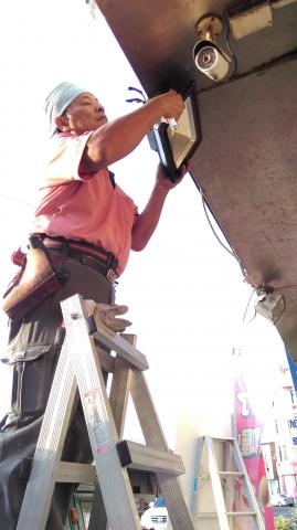 德意建材有限公司 - 室外燈具安裝