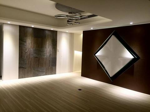 果田田果室內裝修有限公司 - 餐廳用餐區塊.利用區塊切割,巧妙的將浴廁門隱藏